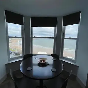 Superb 2 Bedroom Sea View Flat Apartment Scarborough